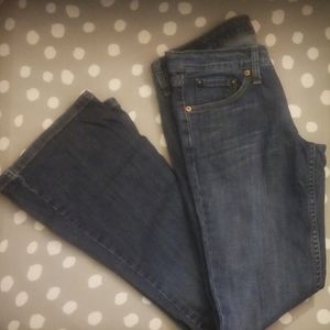 Womens Levi's 524 skinny boot cut jeans size 7.